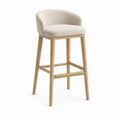 Sgabello da bar imbottito in tessuto beige con schienale curvo, telaio in legno e poggiapiedi in metallo, 57 × 55 × 100 cm